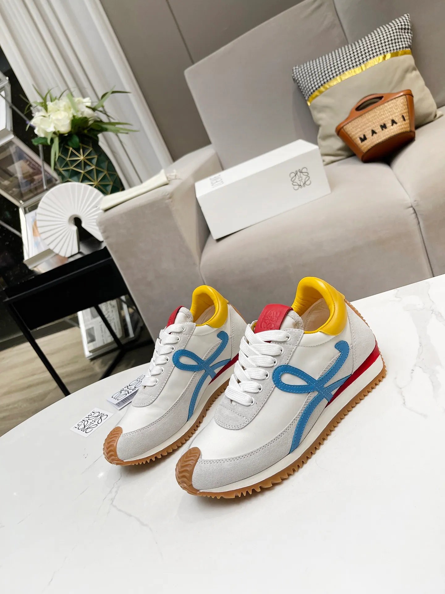 👟👟Ex-factory price 520👟👟 Men's code +10 Women's model: 35--39 (customized code 40 for women), Men's model: 40--44 (customized code 45 for men), 🔥🔥Hot LOEWE 2024 latest inner color block moral training shoes Forrest Gump shoes super good-looking super versatile color block stitching upper Very high-end hidden inner vagina 4cm! The heel has a novel design, is soft and comfortable, and has an exclusive brand logo on the side. It will be rated as the most comfortable sneaker of the year and is a must-have for your shoe cabinet!  The upper is made of special original cowhide + original cloth imported from Australia. The cowhide insole / original private model is exclusively customized with a 1:1 outsole!  Complete set in original packaging.